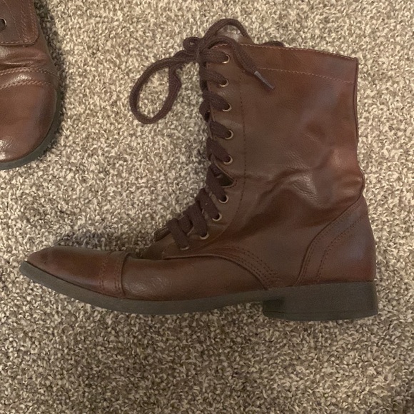 Brown boots - Picture 2 of 3